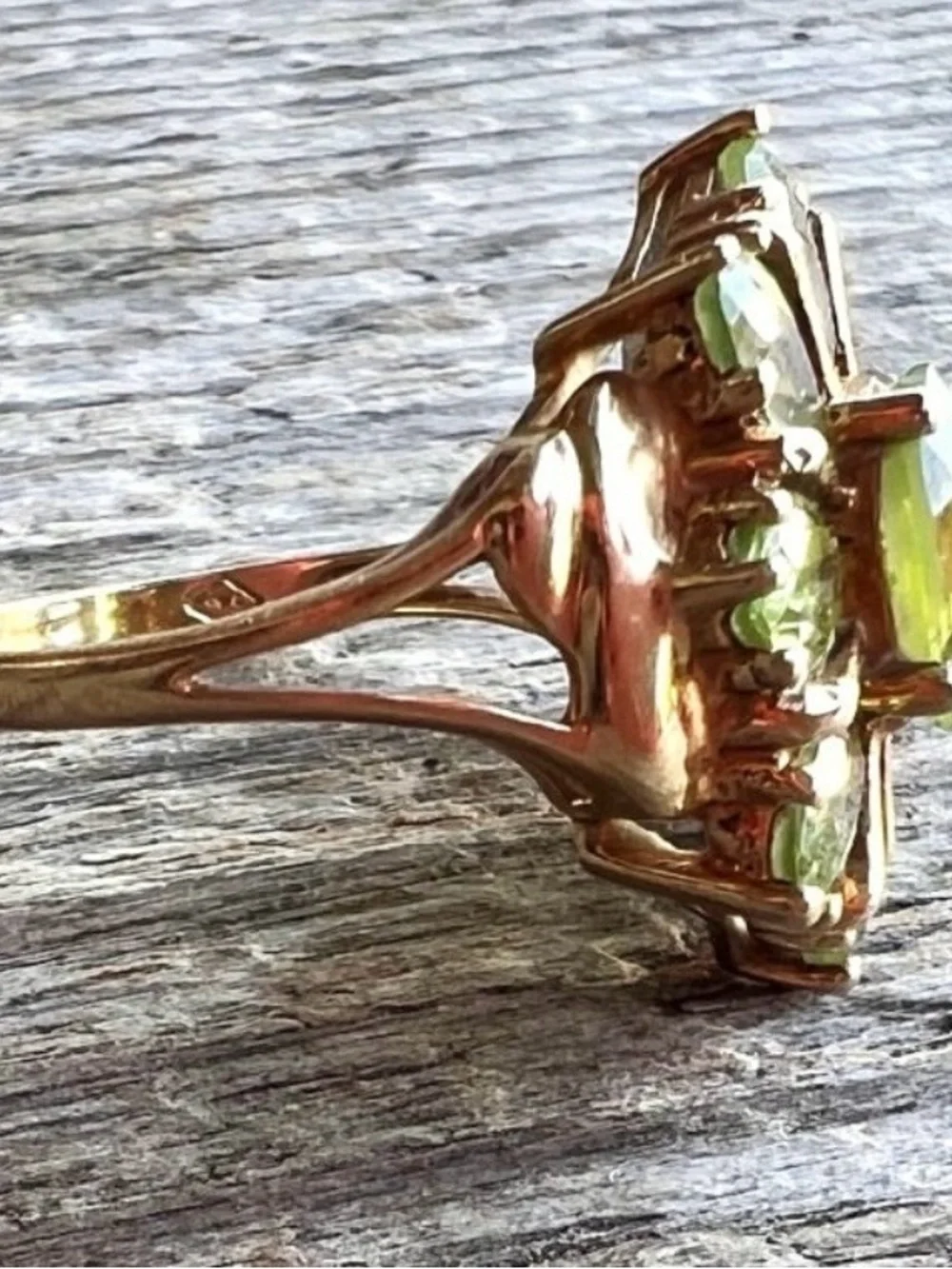Vintage 10k gold and peridot ring size 7